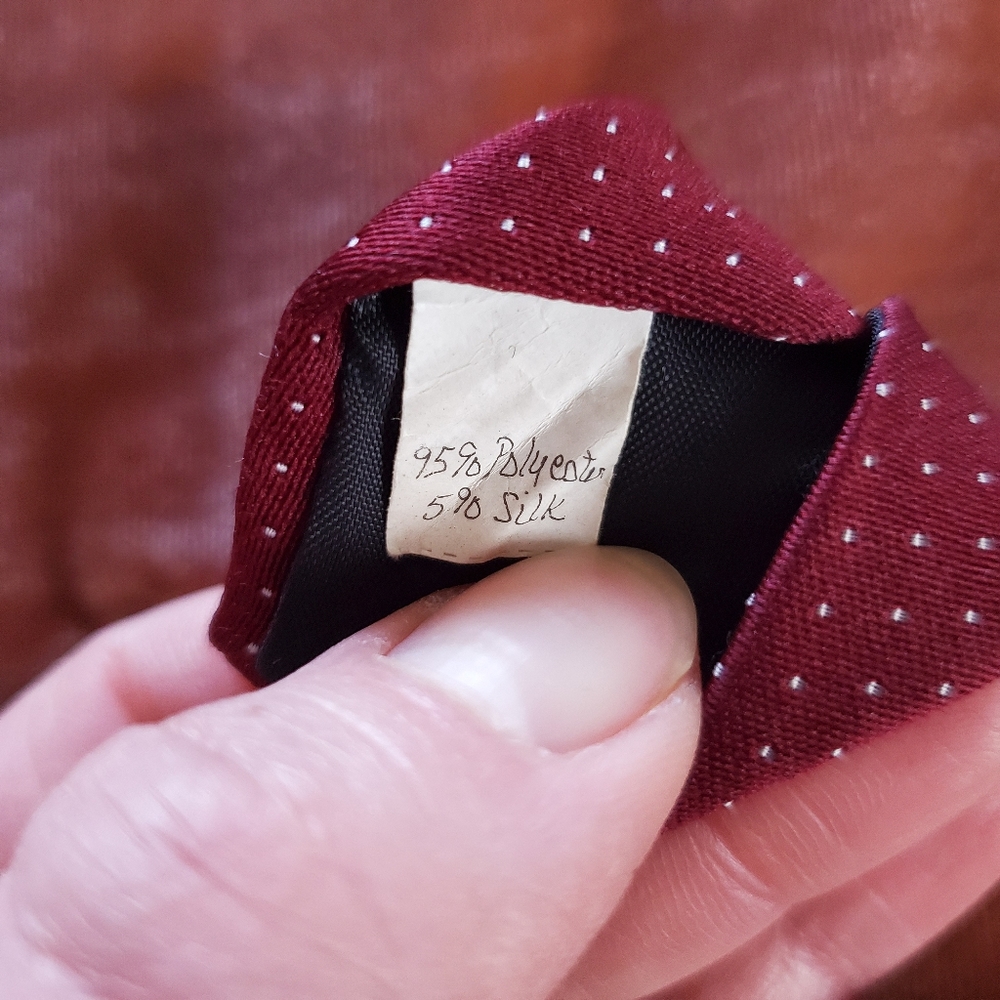 Red Oscar de la Renta tie w polkadots - Picture 6 of 12